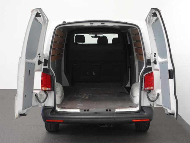 Volkswagen TRANSPORTER 2.0 TDI L2H1 102pk Airco Cruisecontrol Navigatie Apple Carplay parkeersensoren