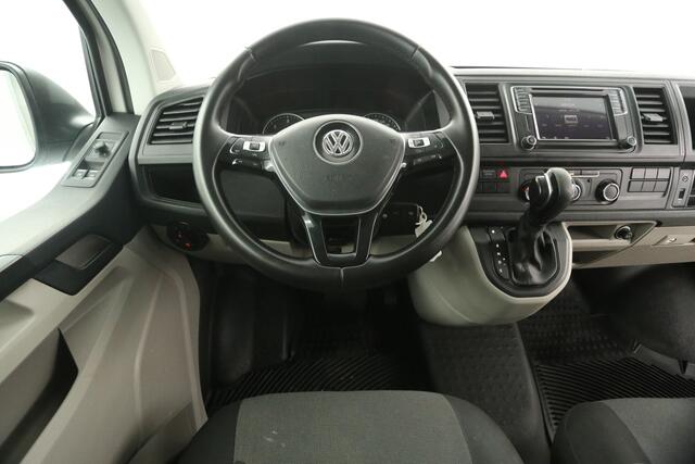 Volkswagen TRANSPORTER 150PK 2.0 TDI L2H1 DSG Automaat Airco Cruise Carplay 3 Persoons PDC Elektrpakket Trekhaak