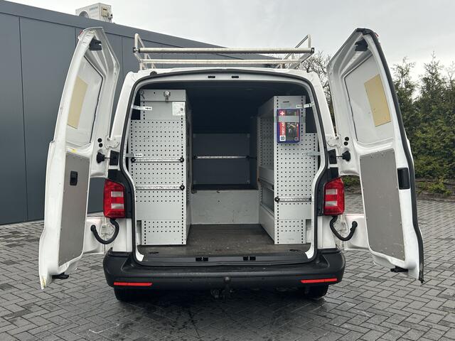 Volkswagen TRANSPORTER 2.0 TDI 150 PK / L1H1 / DUBBELE SCHUIFDEUR / IMPERIAAL / INRICHTING / TREKHAAK / AIRCO / CRUISE