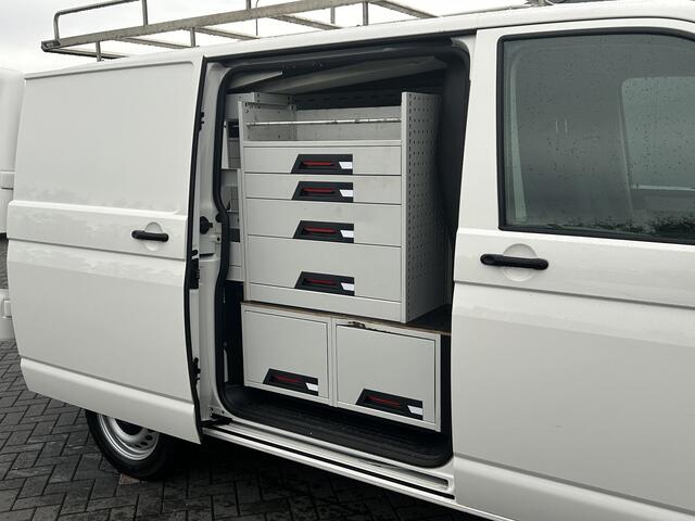 Volkswagen TRANSPORTER 2.0 TDI 150 PK / L1H1 / DUBBELE SCHUIFDEUR / IMPERIAAL / INRICHTING / TREKHAAK / AIRCO / CRUISE