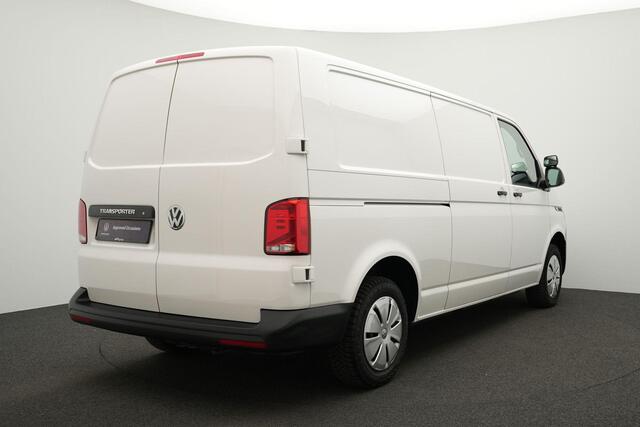 Volkswagen TRANSPORTER 2.0 TDI 110 pk L2H1 28 | 3-zits | Navigatie | Cruise Control