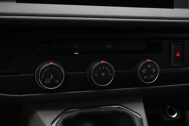 Volkswagen TRANSPORTER 2.0 TDI 110 pk L2H1 28 | 3-zits | Navigatie | Cruise Control