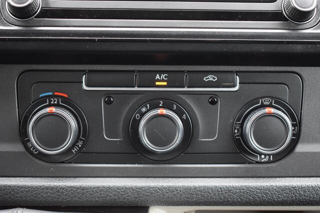 Volkswagen TRANSPORTER 2.0 TDi L2 Comfortline Carplay | Zwart Leder | Airco | Trekhaak | Imperiaal
