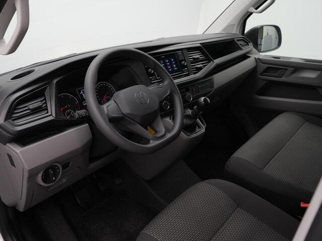 Volkswagen TRANSPORTER 2.0 TDI 110 pk L1H1 28 | Trekhaak | 3-zits | Parkeersensoren achter | Apple Carplay / Android Auto