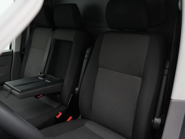Volkswagen TRANSPORTER 2.0 TDI 110 pk L1H1 28 | Trekhaak | 3-zits | Parkeersensoren achter | Apple Carplay / Android Auto