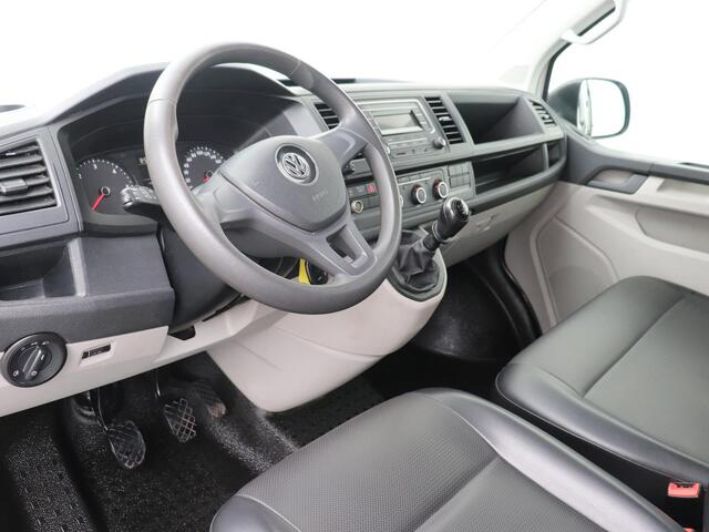 Volkswagen TRANSPORTER 2.0 TDI L2H1 Dub. Cab. Trendline | 102 PK | Dubbele Cabine 6-Persoons | Standkachel | Airco | Cruise Controle | Trekhaak
