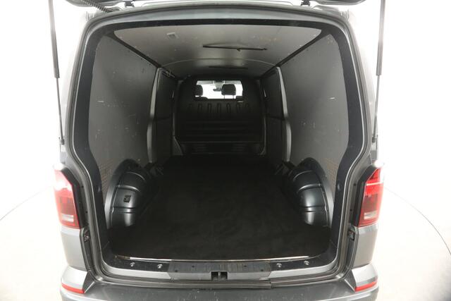 Volkswagen TRANSPORTER 2.0 TDI L2H1 DSG Automaat 150PK 2xSchuifdeur Airco Camera Carplay Cruise Trekhaak Navi PDC LED 18"LMV