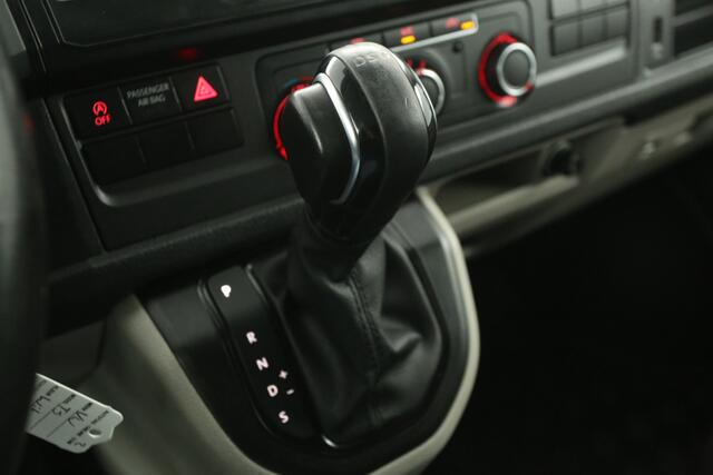Volkswagen TRANSPORTER 2.0 TDI L2H1 150PK DSG Automaat 2xSchuifdeur Airco Cruise Camera Carplay PDC LED Trekhaak Zwaailamp
