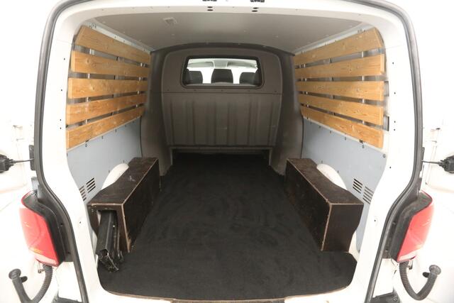 Volkswagen TRANSPORTER 2.0 TDI L2H1 140PK Dubbele Cabine 5 Persoons Airco PDC Imperiaal Elektrpakket Trekhaak