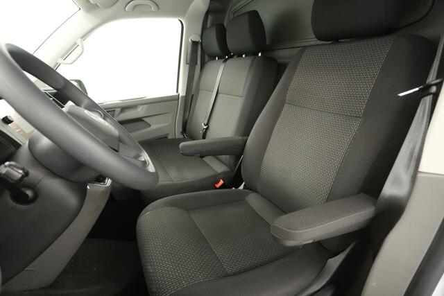 Volkswagen TRANSPORTER 2.0 TDI L2H1 Airco Cruise Carplay PDC Navigatie 3 Persoons Elektrpakket Trekhaak
