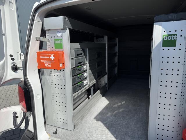 Volkswagen TRANSPORTER 2.0 TDI 6.1 / L2H1 / Highline / STOELVERW / 1e EIG. / BOTT INRICHTING / AIRCO / CRUISE / CAMERA / NAVI