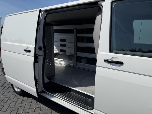 Volkswagen TRANSPORTER 2.0 TDI 6.1 / L2H1 / Highline / STOELVERW / 1e EIG. / BOTT INRICHTING / AIRCO / CRUISE / CAMERA / NAVI