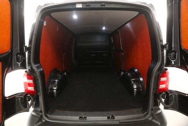 Volkswagen TRANSPORTER 2.0 TDI L2H1 Airco Cruise Carplay PDC 3 Persoons 20''LMV Trekhaak Elektrpakket