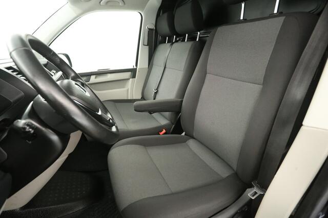 Volkswagen TRANSPORTER 2.0 TDI L2H1 Airco Cruise Carplay PDC 3 Persoons 20''LMV Trekhaak Elektrpakket