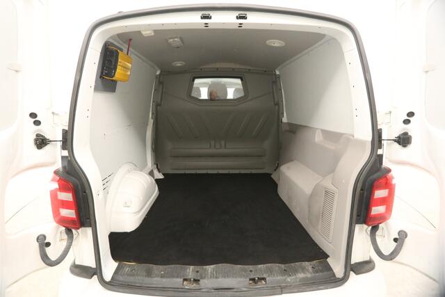 Volkswagen TRANSPORTER 2.0 TDI L2H1 150PK Dubbele Cabine 5 Pers DSG Automaat 2xSchuifdeur Airco Cruise Carplay Navi PDC 18''LMV Trekhaak