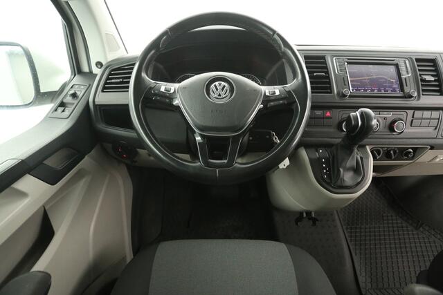 Volkswagen TRANSPORTER 2.0 TDI L2H1 150PK Dubbele Cabine 5 Pers DSG Automaat 2xSchuifdeur Airco Cruise Carplay Navi PDC 18''LMV Trekhaak