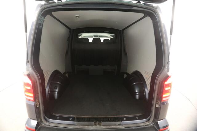 Volkswagen TRANSPORTER 2.0 TDI L2H1 | 204PK | Dubbele Cabine | 5 Persoons | DSG Automaat Airco Camera Carplay 2xSchuifdeur Cruise Navi Trekhaak PDC 18''LMV