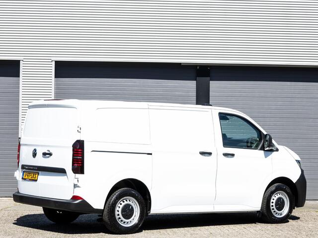 Volkswagen TRANSPORTER 2.0 TDI L1H1 28 | BPM-vrij | Achterdeuren | Cruise control | Parkeersensoren | App-connect | Airco |