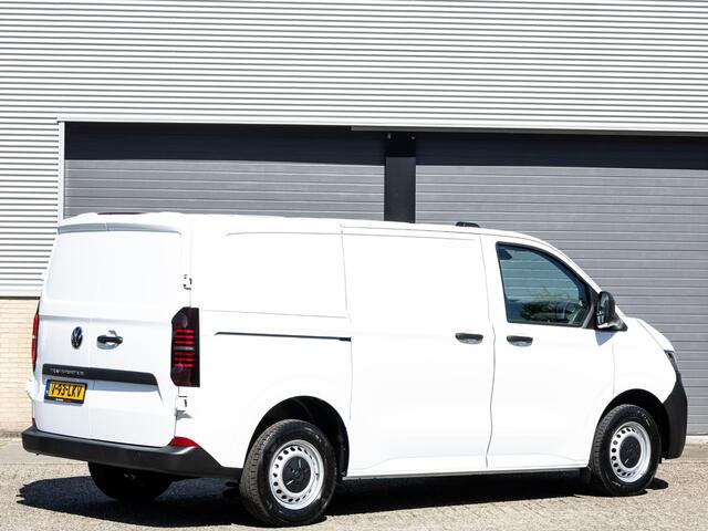Volkswagen TRANSPORTER 2.0 TDI L1H1 28 | BPM-vrij | Achterdeuren | Cruise control | Parkeersensoren | App-connect | Airco |