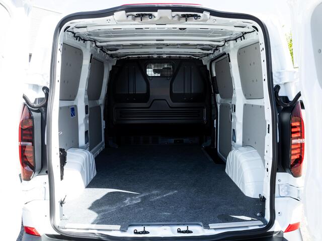Volkswagen TRANSPORTER 2.0 TDI L1H1 28 | BPM-vrij | Achterdeuren | Cruise control | Parkeersensoren | App-connect | Airco |