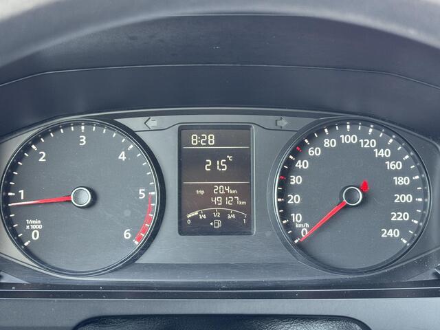 Volkswagen TRANSPORTER 2.0 TDI L2H1 Trendline RVS imperiaal / trekhaak/ slechts 49.127km !