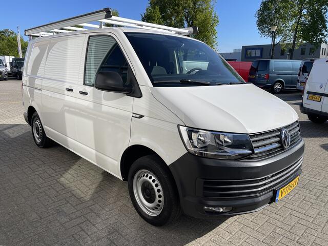Volkswagen TRANSPORTER 2.0 TDI 102pk euro 6 / L1H1 Comfortline / bpm vrij / vaste prijs rijklaar ¤ 12.950 ex btw / lease vanaf ¤ 218 / Bott ingerichte laadruimte / imperial / trekhaak / bijrijdersbank !