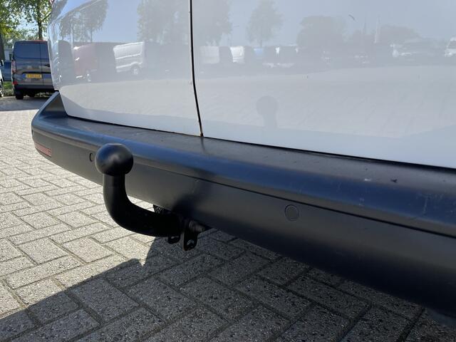 Volkswagen TRANSPORTER 2.0 TDI 102pk euro 6 / L1H1 Comfortline / bpm vrij / vaste prijs rijklaar ¤ 12.950 ex btw / lease vanaf ¤ 218 / Bott ingerichte laadruimte / imperial / trekhaak / bijrijdersbank !