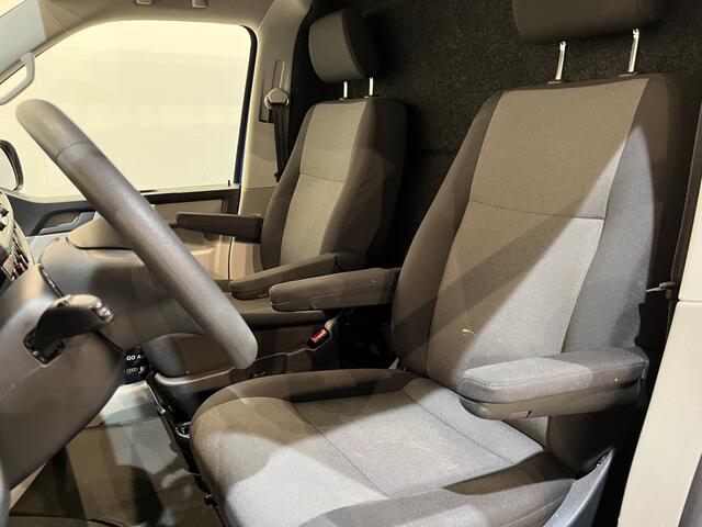 Volkswagen TRANSPORTER 2.0 TDI L2H1 / Van Den Born Glasresteel / Euro 6 / Airco / Glastransporter / Cruise Control / Trekhaak / Imperiaal / CarPlay / Navigatie / PDC / 83.500 KM !!
