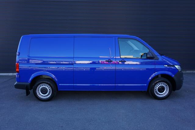 Volkswagen TRANSPORTER 32 | L2H1 | 150 PK AUT | Cruise | Camera | Navi | BPM Vrij!