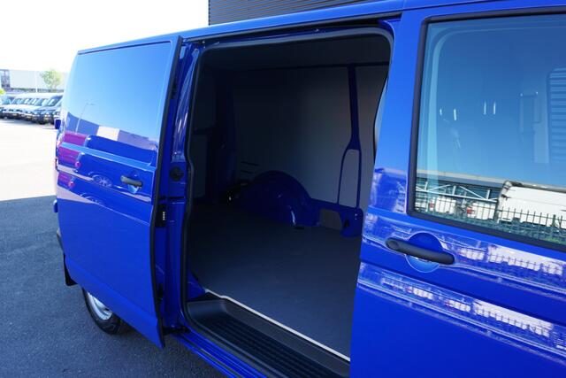 Volkswagen TRANSPORTER 32 | L2H1 | 150 PK AUT | Cruise | Camera | Navi | BPM Vrij!