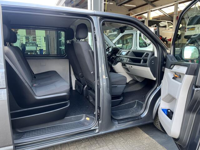 Volkswagen TRANSPORTER 2.0 TDI L2H1 DC Btw en Bpm vrij!! DSG Automaat Airco Cruise controle trekhaak 2500kg trekgewicht Telefoonverbinding Parkeersensoren achter 5-Persoons Euro 6 Bpm vrij voor particulier gebruik!!