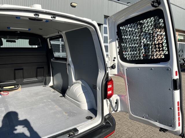 Volkswagen TRANSPORTER 2.0 TDI L1H1 150pk DSG Automaat Airco Telefoonvoorbereiding 2-Persoons Usb aansluiting 1e eigenaar Euro 6 Bestel Bpm vrij voor particulier gebruik!!