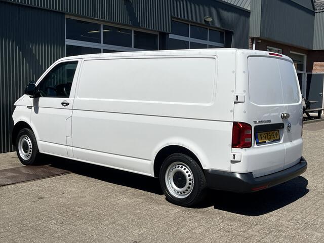 Volkswagen TRANSPORTER 2.0 TDI L2H1 150pk Airco Cruise controle Kastinrichting Laderkast Parkeersensoren achter Telefoonvoorbereiding 2-Persoons Usb aansluiting 1e eigenaar Euro 6 Bestel