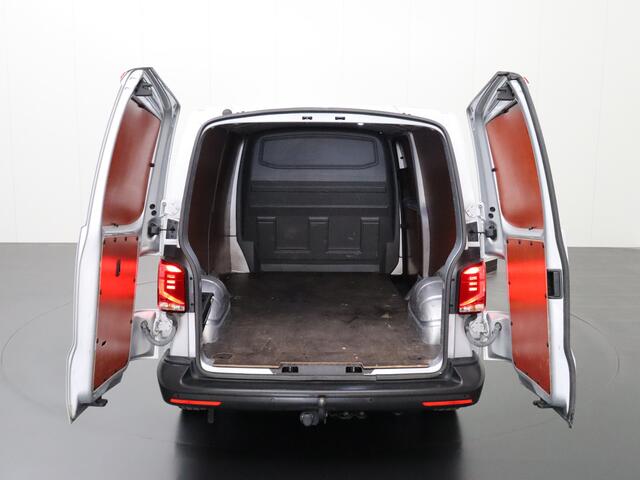 Volkswagen TRANSPORTER 2.0TDI Lang Achterdeuren | Navigatie |3-Persoons | Trekhaak | Betimmering