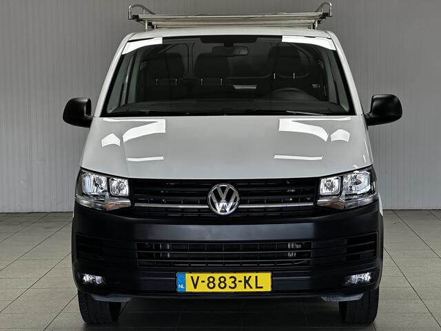 Volkswagen TRANSPORTER 2.0 TDI L2H1 Highline/ Trekhaak/ Dubbele-Schuifdeur Voorruitverw./ Imperiaal/ Airco/ Cruise/ Elek. pakket/ Bluetooth/ Armsteun/ Multi. LEDER. Stuur/ PDC.