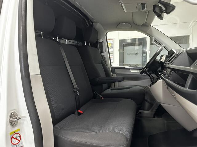 Volkswagen TRANSPORTER 2.0 TDI L2H1 Highline/ Trekhaak/ Dubbele-Schuifdeur Voorruitverw./ Imperiaal/ Airco/ Cruise/ Elek. pakket/ Bluetooth/ Armsteun/ Multi. LEDER. Stuur/ PDC.