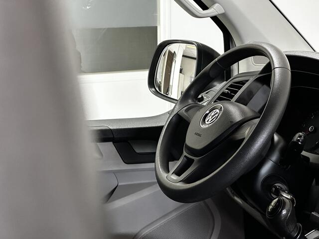 Volkswagen TRANSPORTER 2.0 TDI L2H1 Highline/ Trekhaak/ Dubbele-Schuifdeur Voorruitverw./ Imperiaal/ Airco/ Cruise/ Elek. pakket/ Bluetooth/ Armsteun/ Multi. LEDER. Stuur/ PDC.