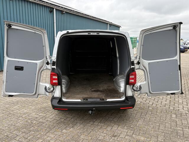 Volkswagen TRANSPORTER 2.0 150Pk TDI L2H Highline / Cruise / Airco / Navi / Trekhaak / Apk t/m 10-01-2026