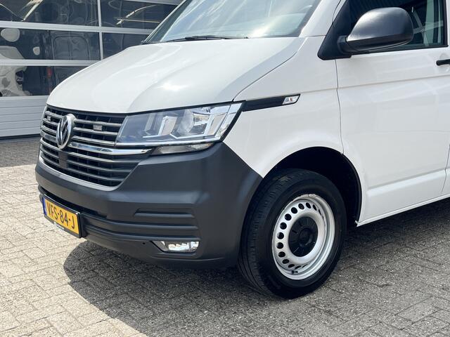 Volkswagen TRANSPORTER 2.0 TDI L2H1 T6.1 150pk DSG Automaat Airco Cruise Trekhaak 2500kg Navigatie App connect 1e eigenaar BPM vrij Euro 6 Lang bestel