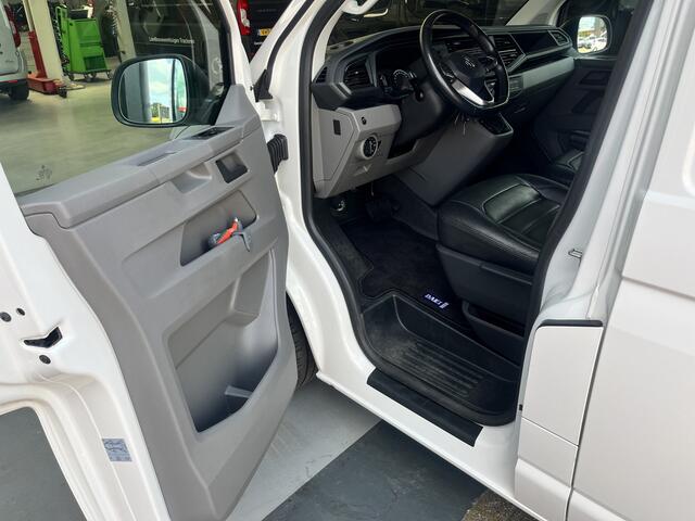 Volkswagen TRANSPORTER 2.0 TDI L2H1 T6.1 150pk DSG Automaat Airco Cruise Trekhaak 2500kg Navigatie App connect 1e eigenaar BPM vrij Euro 6 Lang bestel