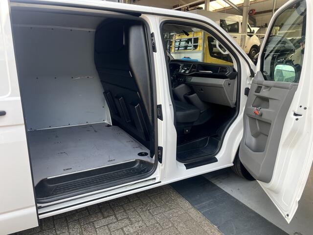 Volkswagen TRANSPORTER 2.0 TDI L2H1 T6.1 150pk DSG Automaat Airco Cruise Trekhaak 2500kg Navigatie App connect 1e eigenaar BPM vrij Euro 6 Lang bestel