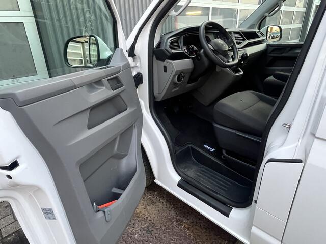 Volkswagen TRANSPORTER 2.0 TDI L2H1 150PK DC Airco Cruise controle Telefoonverbinding Trekhaak 2500kg Apple carplay Navigatiesysteem schuifdeur Euro 6 DC 1e eigenaar Dealer onderhouden