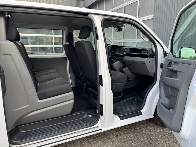 Volkswagen TRANSPORTER 2.0 TDI L2H1 150PK DC Airco Cruise controle Telefoonverbinding Trekhaak 2500kg Apple carplay Navigatiesysteem schuifdeur Euro 6 DC 1e eigenaar Dealer onderhouden