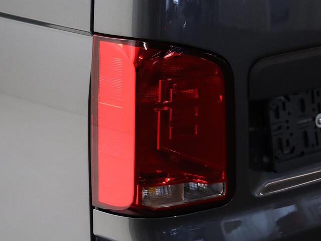 Volkswagen TRANSPORTER Bedrijfswagens Highline 2.0 TDI L2H1 28 110 kW / 150PK DSG VW Bedrijfswagens Transporter Highline 2.0 TDI L2H1 28 110 kW / 150PK Multifunctioneel stuurwiel | Armleuningen voor beide voorstoelen | Navigatiesysteem Discover Media (10") inclusief streaming &