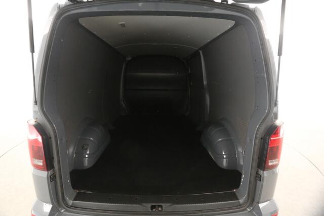 Volkswagen TRANSPORTER 2.0 TDI L2H1 200PK DSG Automaat Airco ACC Trekhaak Camera Carplay 19"LMV PDC Stoelverwarming
