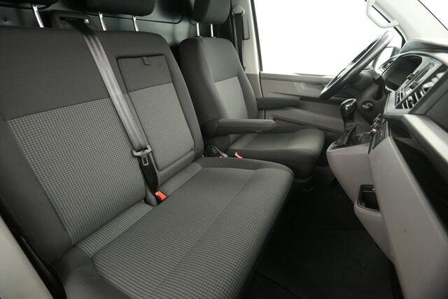 Volkswagen TRANSPORTER 2.0 TDI L2H1 200PK DSG Automaat Airco ACC Trekhaak Camera Carplay 19"LMV PDC Stoelverwarming