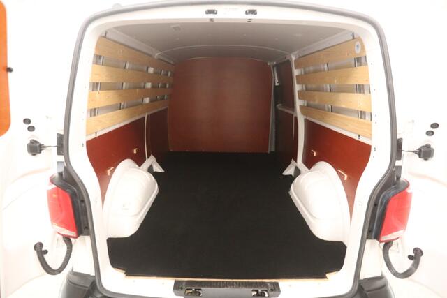 Volkswagen TRANSPORTER 2.0 TDI L2H1 Airco Cruise Carplay Navigatie PDC Trekhaak