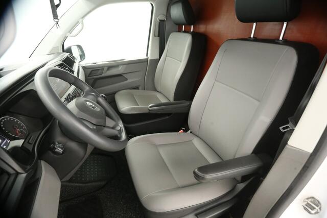 Volkswagen TRANSPORTER 2.0 TDI L2H1 Airco Cruise Carplay Navigatie PDC Trekhaak