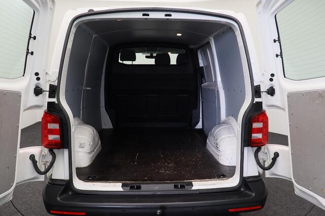 Volkswagen TRANSPORTER 2.0 TDI L1H2 Comfortline 2016 | 1e Eigenaar | Cruise Control | Trekhaak | Parkeersensoren | Elektrische Ramen | 2 Sleutels | Nationale Autopas