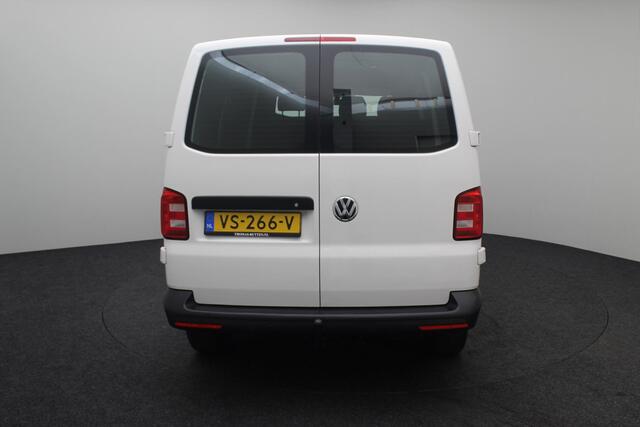 Volkswagen TRANSPORTER 2.0 TDI L1H2 Comfortline 2016 | 1e Eigenaar | Cruise Control | Trekhaak | Parkeersensoren | Elektrische Ramen | 2 Sleutels | Nationale Autopas
